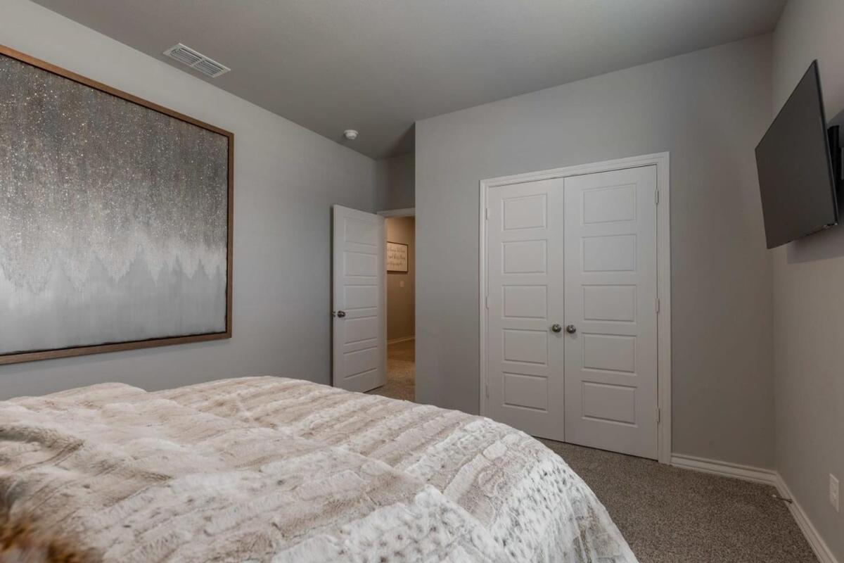 Entire House~ Spacious~ Prime Location~ Backyard Lubbock Exteriör bild